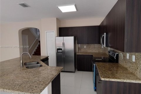 Снять в аренду таунхаус в Майами, Флорида 3 спальни, 164.99м2, № 2004884 - фото 7