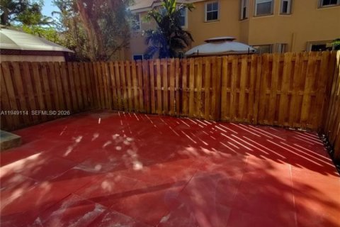 Снять в аренду таунхаус в Майами, Флорида 3 спальни, 164.99м2, № 2004884 - фото 13