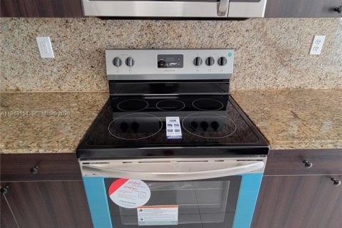 Снять в аренду таунхаус в Майами, Флорида 3 спальни, 164.99м2, № 2004884 - фото 9