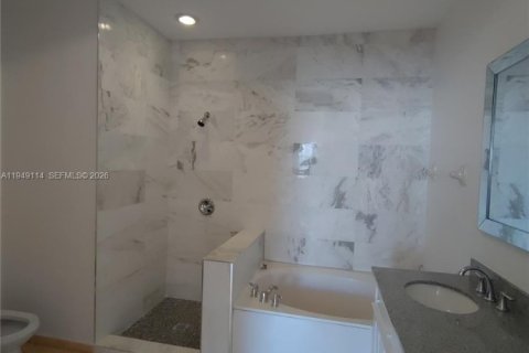 Снять в аренду таунхаус в Майами, Флорида 3 спальни, 164.99м2, № 2004884 - фото 23