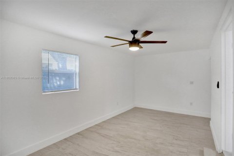 Commercial property in Dania Beach, Florida 379.78 sq.m. № 1730547 - photo 21