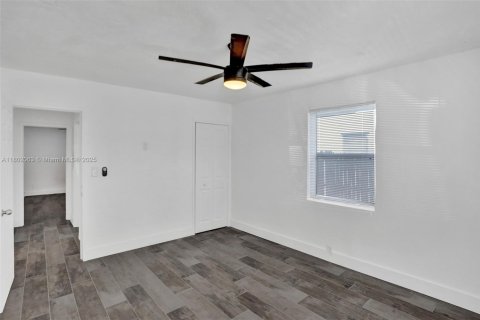 Commercial property in Dania Beach, Florida 379.78 sq.m. № 1730547 - photo 13