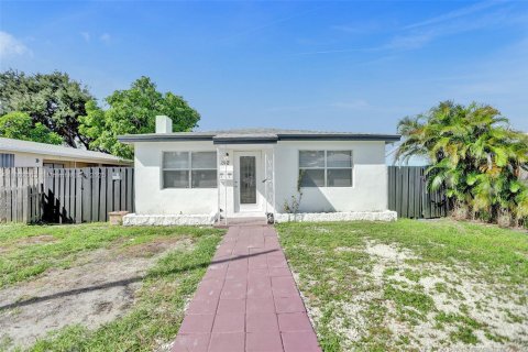 Commercial property in Dania Beach, Florida 379.78 sq.m. № 1730547 - photo 2