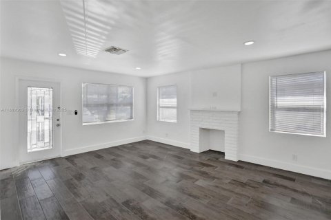 Commercial property in Dania Beach, Florida 379.78 sq.m. № 1730547 - photo 11