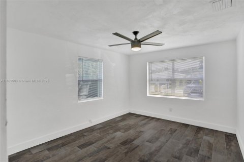 Commercial property in Dania Beach, Florida 379.78 sq.m. № 1730547 - photo 12
