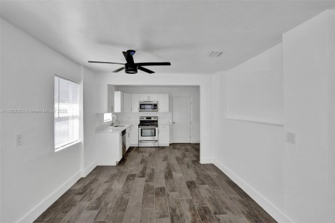 Commercial property in Dania Beach, Florida 379.78 sq.m. № 1730547 - photo 5