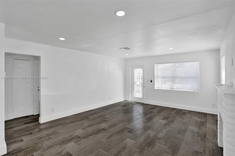 Commercial property in Dania Beach, Florida 379.78 sq.m. № 1730547 - photo 10