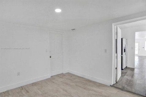 Commercial property in Dania Beach, Florida 379.78 sq.m. № 1730547 - photo 20