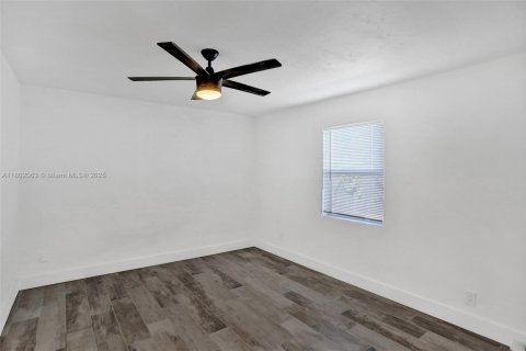 Commercial property in Dania Beach, Florida 379.78 sq.m. № 1730547 - photo 16