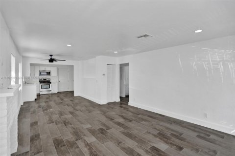 Commercial property in Dania Beach, Florida 379.78 sq.m. № 1730547 - photo 3