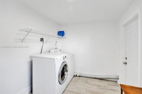 Commercial property in Dania Beach, Florida 379.78 sq.m. № 1730547 - photo 26