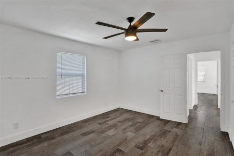 Commercial property in Dania Beach, Florida 379.78 sq.m. № 1730547 - photo 17