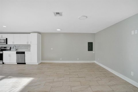 Commercial property in Dania Beach, Florida 379.78 sq.m. № 1730547 - photo 30
