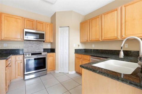 Villa ou maison à louer à Doral, Floride: 4 chambres, 214.79 m2 № 1891166 - photo 6