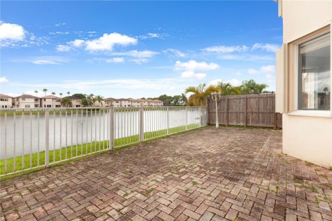 Villa ou maison à louer à Doral, Floride: 4 chambres, 214.79 m2 № 1891166 - photo 19