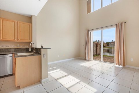 Villa ou maison à louer à Doral, Floride: 4 chambres, 214.79 m2 № 1891166 - photo 5