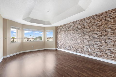 Villa ou maison à louer à Doral, Floride: 4 chambres, 214.79 m2 № 1891166 - photo 9