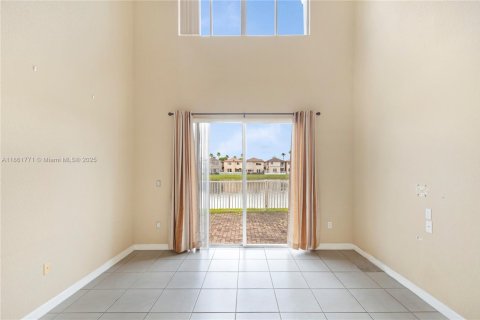 Villa ou maison à louer à Doral, Floride: 4 chambres, 214.79 m2 № 1891166 - photo 13