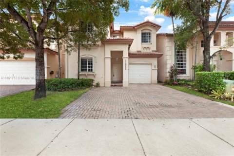 Villa ou maison à louer à Doral, Floride: 4 chambres, 214.79 m2 № 1891166 - photo 1