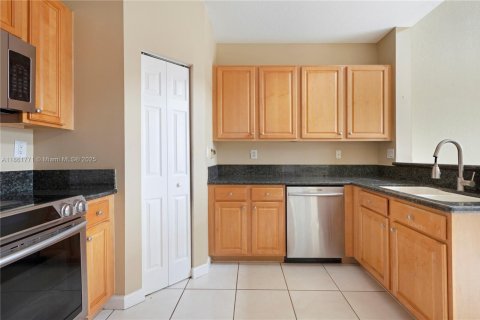 Villa ou maison à louer à Doral, Floride: 4 chambres, 214.79 m2 № 1891166 - photo 14