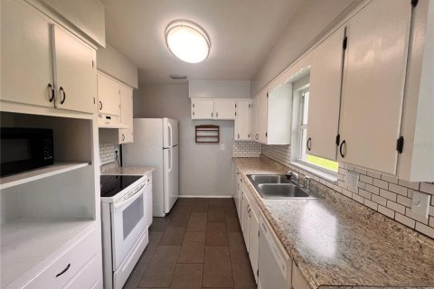 Casa en alquiler en Orlando, Florida, 4 dormitorios, 137.59 m2 № 1911163 - foto 4