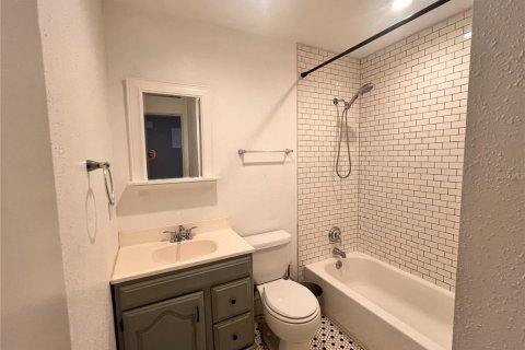Casa en alquiler en Orlando, Florida, 4 dormitorios, 137.59 m2 № 1911163 - foto 9