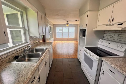 Casa en alquiler en Orlando, Florida, 4 dormitorios, 137.59 m2 № 1911163 - foto 5
