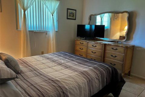 Condo in Hudson, Florida, 2 bedrooms  № 1906407 - photo 16