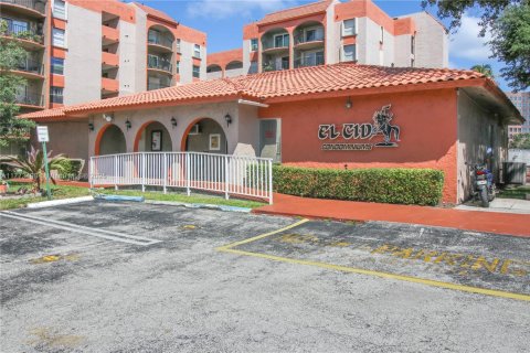 Condo in Miami, Florida, 1 bedroom  № 1627787 - photo 18