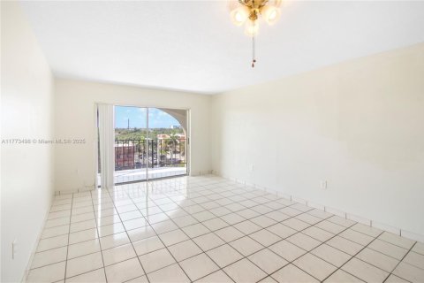 Condo in Miami, Florida, 1 bedroom  № 1627787 - photo 6