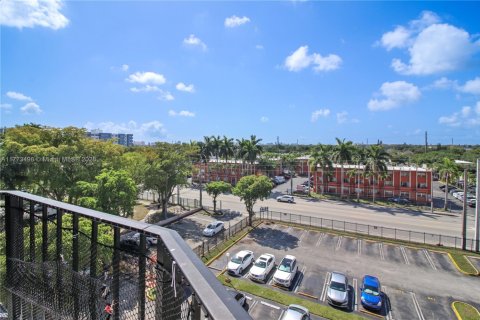 Condo in Miami, Florida, 1 bedroom  № 1627787 - photo 7
