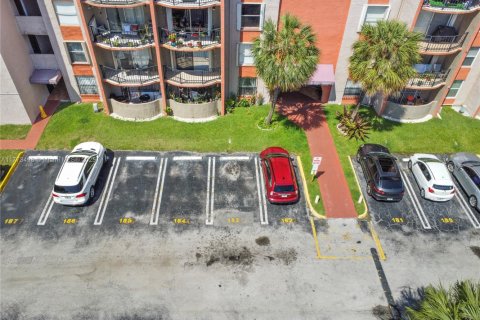 Condo in Miami, Florida, 1 bedroom  № 1627787 - photo 21