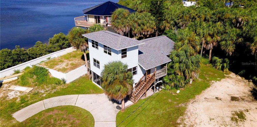 Casa en Weeki Wachee, Florida 3 dormitorios, 113.71 m2 № 2387665