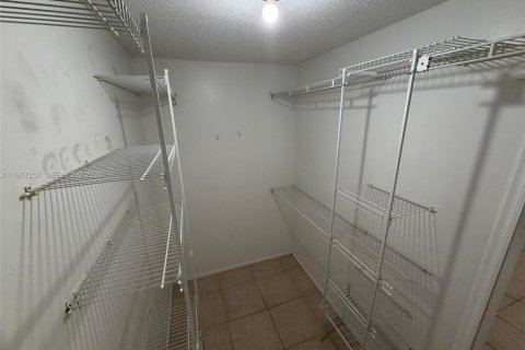 Copropriété à louer à Pompano Beach, Floride: 2 chambres, 86.96 m2 № 2041614 - photo 4