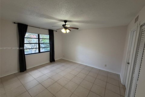 Copropriété à louer à Pompano Beach, Floride: 2 chambres, 86.96 m2 № 2041614 - photo 3