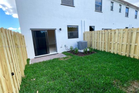 Touwnhouse à louer à Miami, Floride: 3 chambres, 122.63 m2 № 1984554 - photo 18
