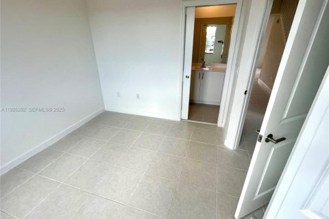 Touwnhouse à louer à Miami, Floride: 3 chambres, 122.63 m2 № 1984554 - photo 6
