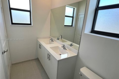 Touwnhouse à louer à Miami, Floride: 3 chambres, 122.63 m2 № 1984554 - photo 17