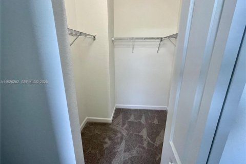 Touwnhouse à louer à Miami, Floride: 3 chambres, 122.63 m2 № 1984554 - photo 9