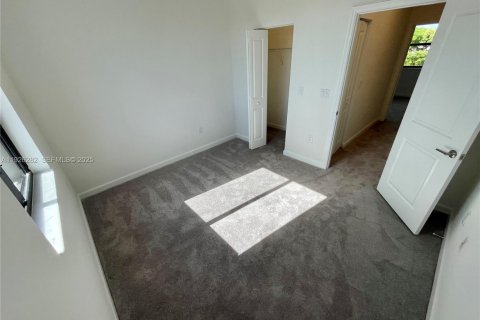 Touwnhouse à louer à Miami, Floride: 3 chambres, 122.63 m2 № 1984554 - photo 12