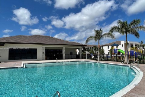 Touwnhouse à louer à Miami, Floride: 3 chambres, 122.63 m2 № 1984554 - photo 21