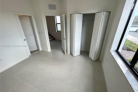 Touwnhouse à louer à Miami, Floride: 3 chambres, 122.63 m2 № 1984554 - photo 7