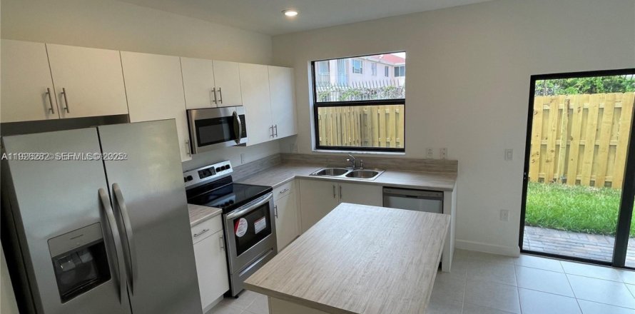 Touwnhouse à Miami, Floride 3 chambres, 122.63 m2 № 1984554