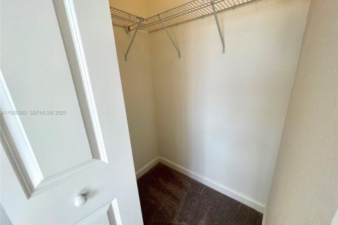 Touwnhouse à louer à Miami, Floride: 3 chambres, 122.63 m2 № 1984554 - photo 16