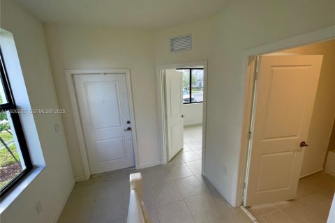 Touwnhouse à louer à Miami, Floride: 3 chambres, 122.63 m2 № 1984554 - photo 4