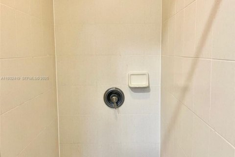 Copropriété à louer à Miami, Floride: 3 chambres, 164.44 m2 № 1990706 - photo 13