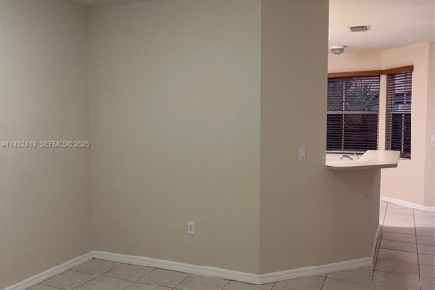 Copropriété à louer à Miami, Floride: 3 chambres, 164.44 m2 № 1990706 - photo 3