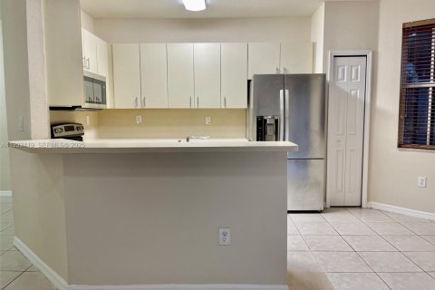 Copropriété à louer à Miami, Floride: 3 chambres, 164.44 m2 № 1990706 - photo 4