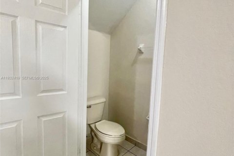 Copropriété à louer à Miami, Floride: 3 chambres, 164.44 m2 № 1990706 - photo 5