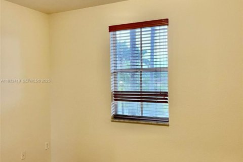 Copropriété à louer à Miami, Floride: 3 chambres, 164.44 m2 № 1990706 - photo 16